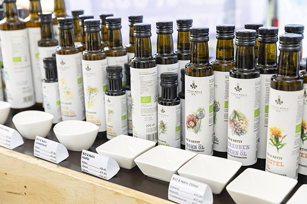 Öle & Co. zum Verfeinern der Küche. © Stadt Graz/Fischer Öle & Co. zum Verfeinern der Küche.