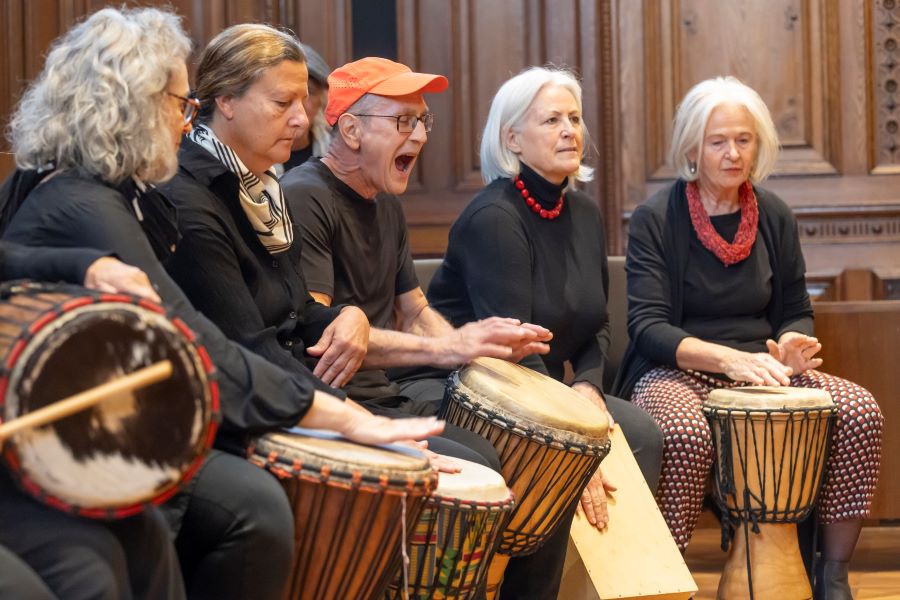 ... garniert mit leidenschaftlichen Rhythmen und viel Wortwitz sorgten für Unterhaltung vom Feinsten.