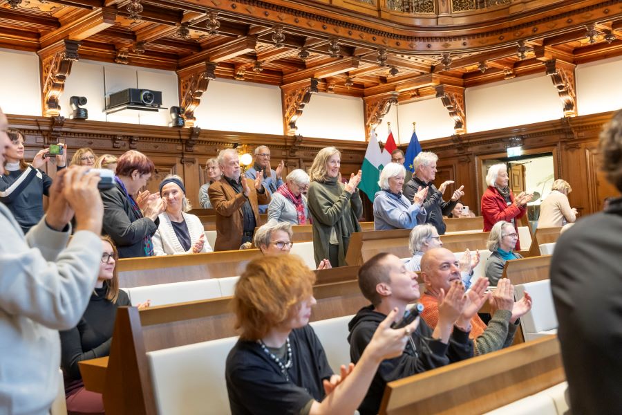 Die geladenen Grazer Senior:innen klatschten begeistert mit.