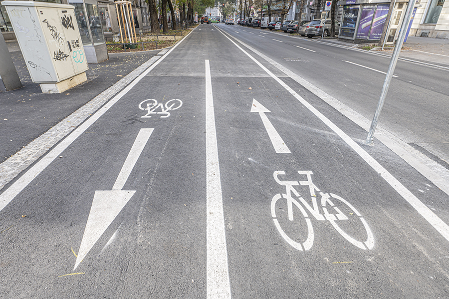 Auf die Radln, fertig, los! Der neue Radweg am Joanneumring ist eröffnet.