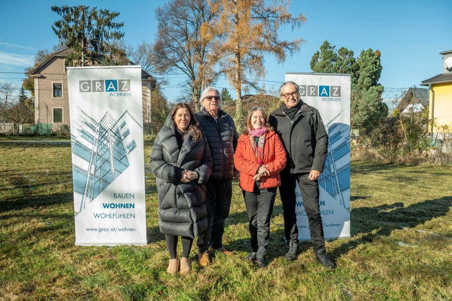 Freude über das neue Sozialwohnbauprojekt in der Adlergasse: Claudia Heritsch (Fa. Lederer-Grabner), Architekt Hansjörg Tschom, Bürgermeisterin Elke Kahr und Wohnen-Graz-GF Gerhard Uhlmann (v. l.)