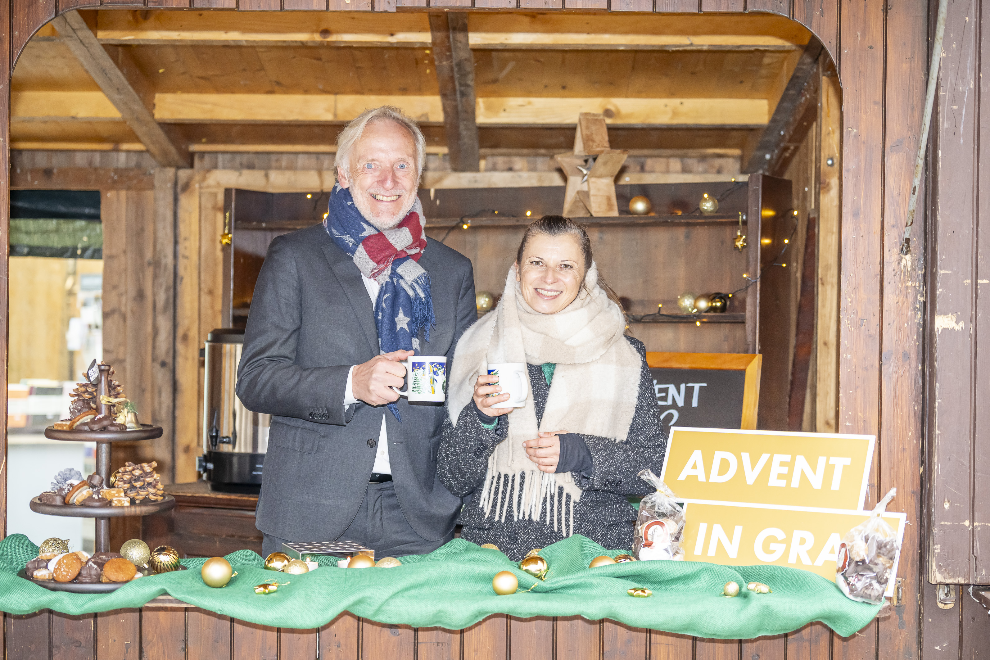 Stadtrat Riegler mit Citymanagerin Hölzlsauer.