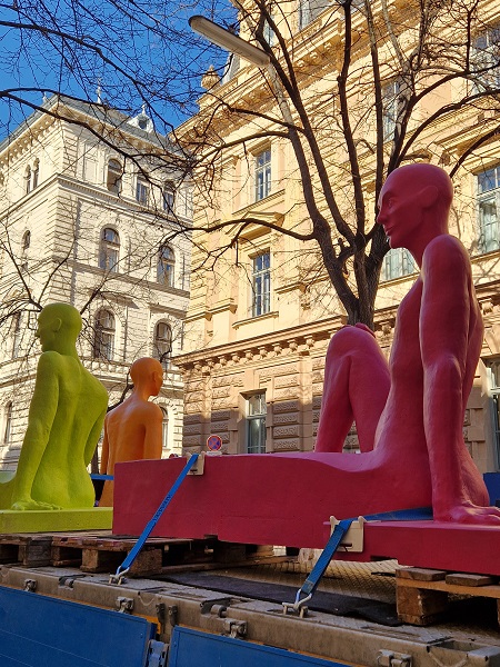Am 19. Märzen wurden die Figuren auf ihren Platz gehoben. © Stadt Graz/Vasiliki Argyropoulos Am 19. Märzen wurden die Figuren auf ihren Platz gehoben.