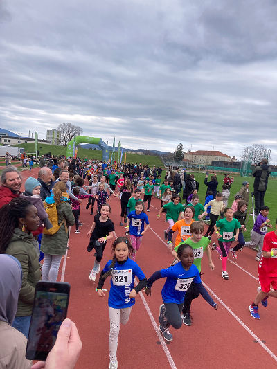 Der erste Lauf 2025 wurde am 1. April gestartet. Mehr als 1200 Kinder waren im ASKÖ Stadion mit dabei! © Sportamt Der erste Lauf 2025 wurde am 1. April gestartet. Mehr als 1200 Kinder waren im ASKÖ Stadion mit dabei!