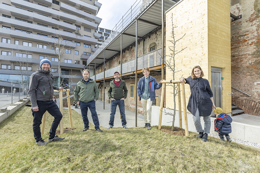 Breathe Earth Collective und Hohensinn Architektur: Peter Götz, Andreas Goritschnig, Bernhard König, Markus Jeschaunig, Lisa Enzenhofer  (v. l.)