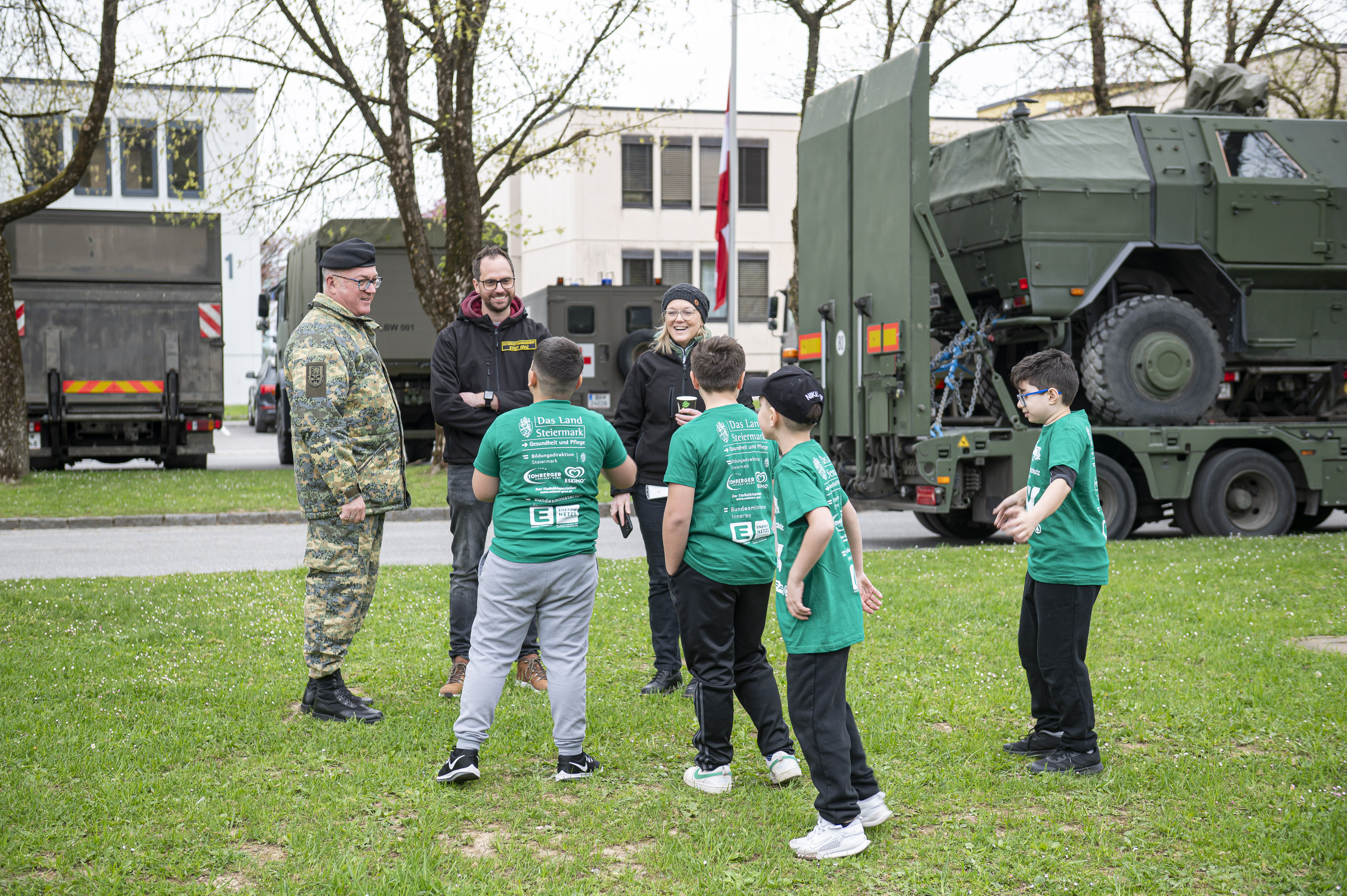Interessierte Fragen der Kinder an Brigadier Heinz Zöllner, Gilbert Sandner und Julia Wild, beide Sicherheitsmanagement der Stadt Graz