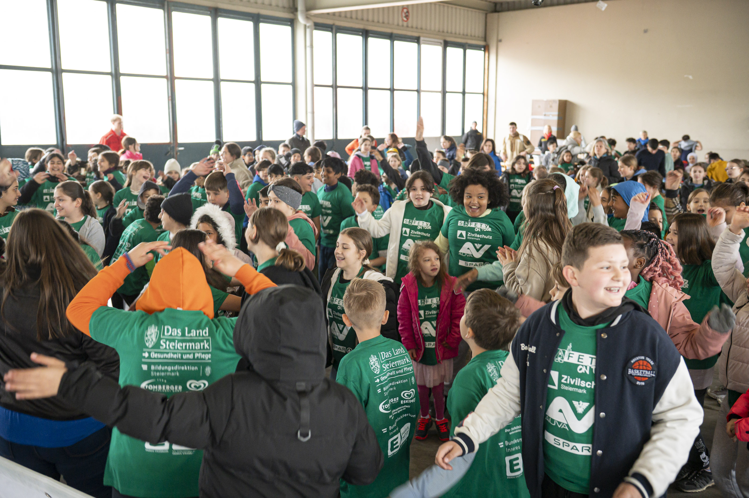 Die Klassen versammelten sich zur Eröffnungszeremonie 