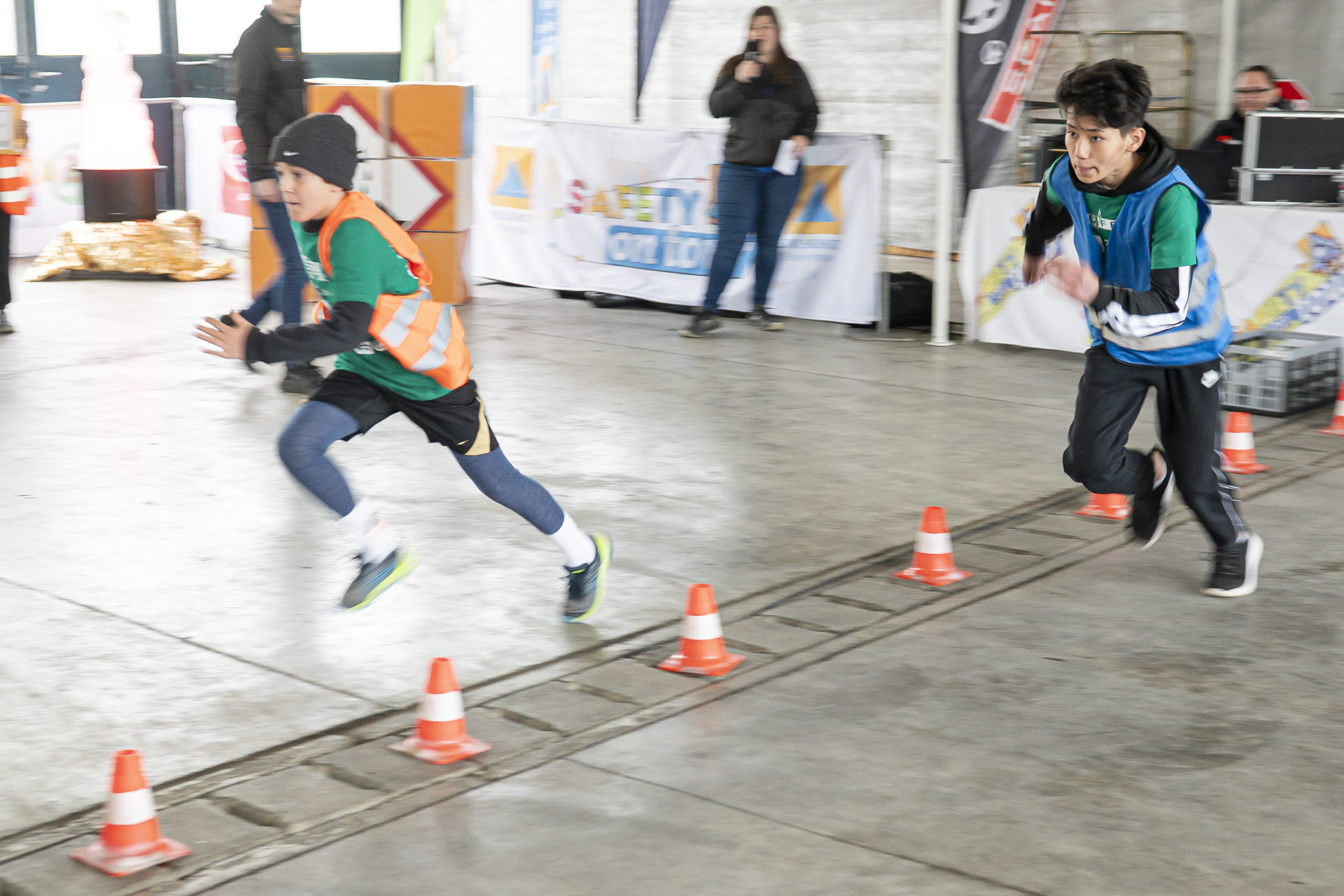 Und Action ... die Kinder gaben bei den Spielen alles!