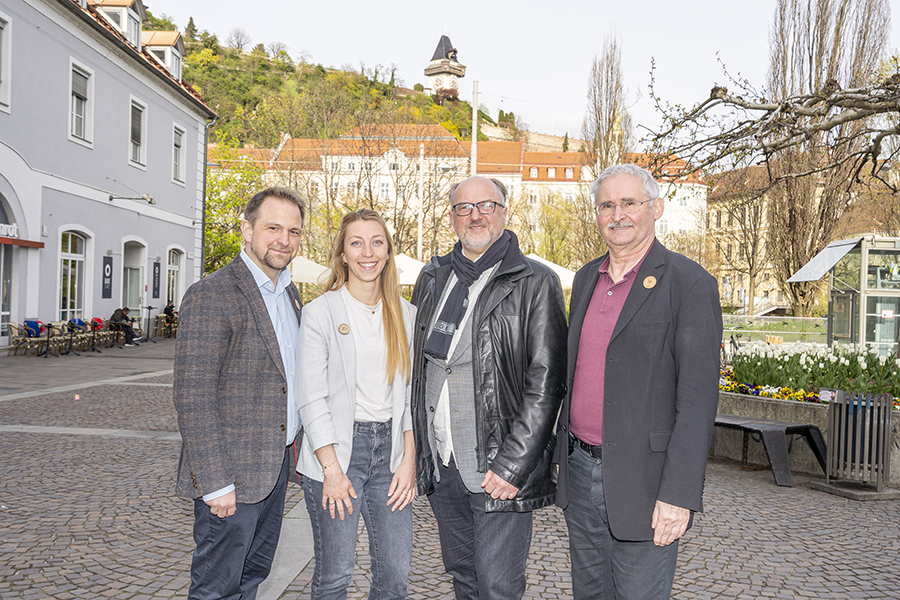 Klimaschutz schlägt Wurzeln: Thomas Drage, Magdalena Senger-Zacharias, Wolfgang Götzhaber und Werner Prutsch (v. l.)