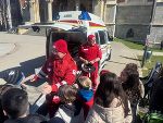 Das Rote Kreuz informiert die Kids über Erste Hilfe. © Stadt Graz/SiMa Das Rote Kreuz informiert die Kids über Erste Hilfe.