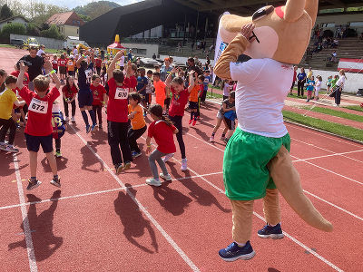 Aufwärmen mit Ferdi Flott © Sportamt Aufwärmen mit Ferdi Flott