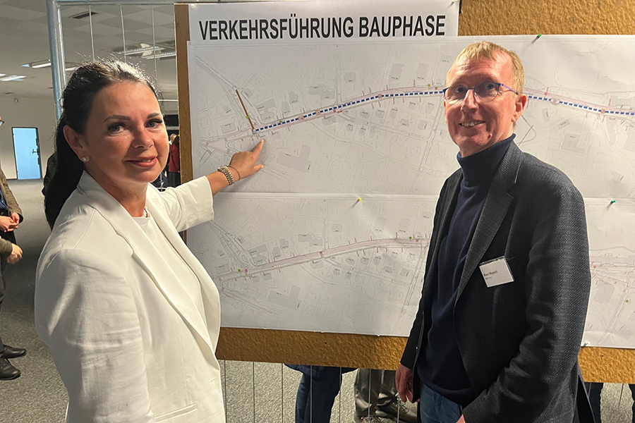 Andrang in der Hilmteichstraße 113: Viele Interessierte nutzten die Gelegenheit, sich über den zweigleisigen Ausbau der Linie 1 zu informieren.