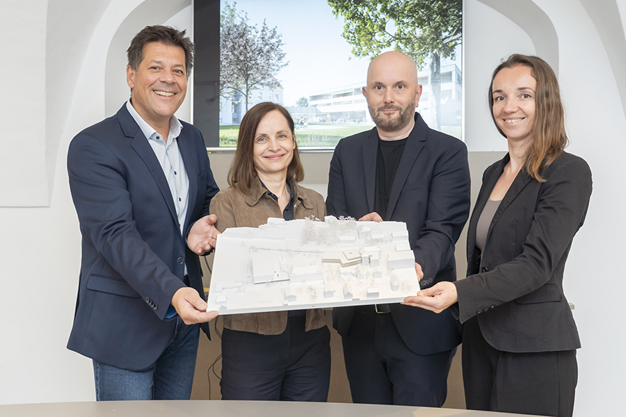 Graz baut auf Bildung: Baudirektor Bertram Werle, Monika Arnberger-Scharmitzer und Markus Dolmanits mit Projektleiterin Anita Grbic Junuzovic. © Stadt Graz/Fischer Graz baut auf Bildung: Baudirektor Bertram Werle, Monika Arnberger-Scharmitzer und Markus Dolmanits mit Projektleiterin Anita Grbic Junuzovic.