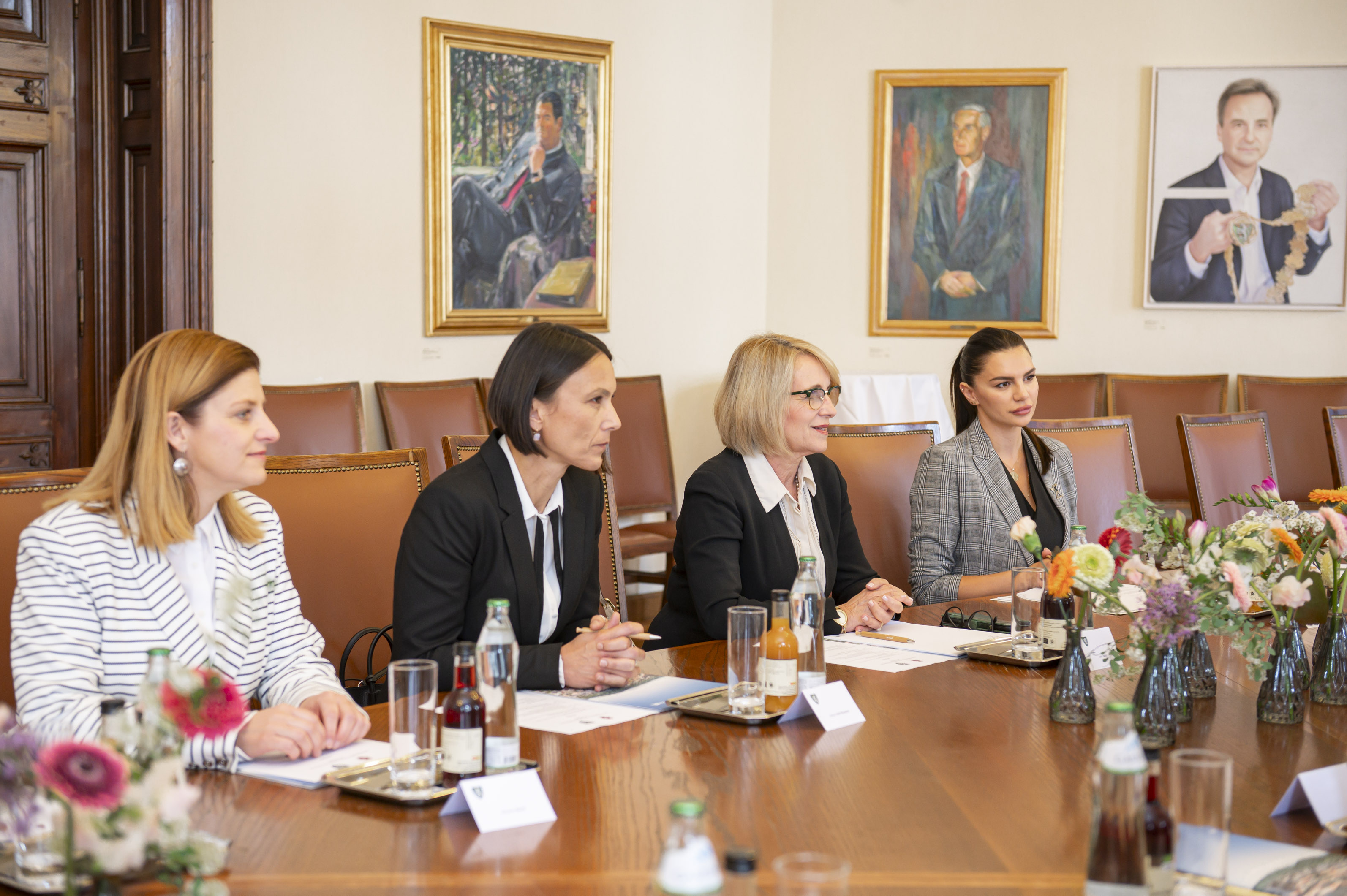 Der Besuch aus Dubrovnik wurde im Stadtsenatssitzungssaal empfangen. © Stadt Graz/Fischer Der Besuch aus Dubrovnik wurde im Stadtsenatssitzungssaal empfangen.