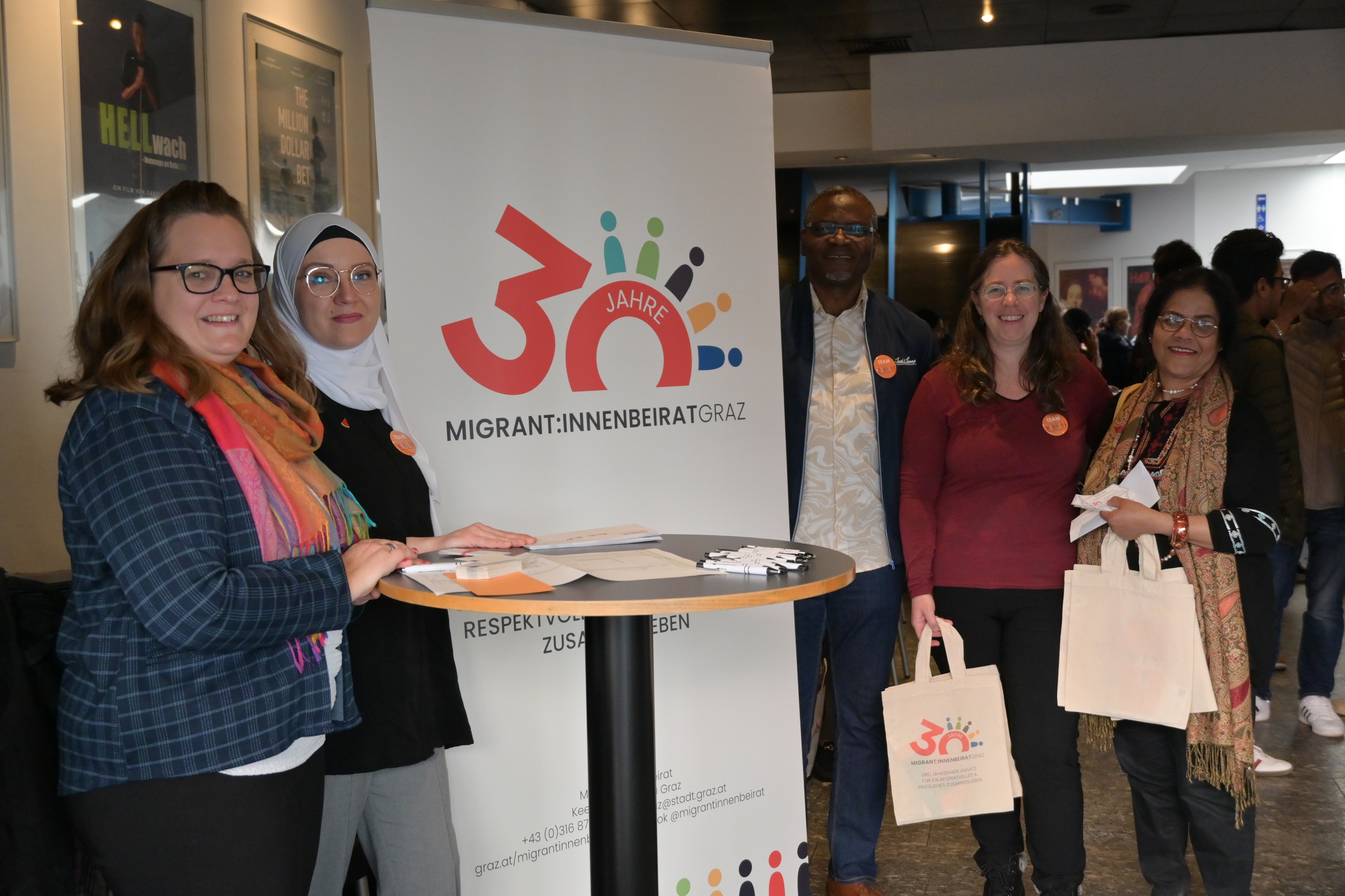 Das Team des Migrant:innenbeirates beim Filmabend des Migrant:innenbeirates