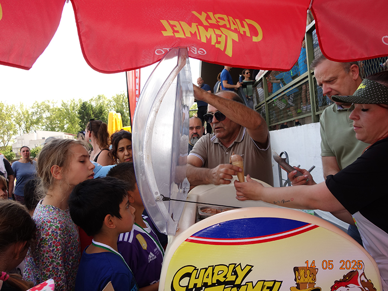 Der Temmel Eis Stand wurde gestürmt © Sportamt/Liebmann Der Temmel Eis Stand wurde gestürmt