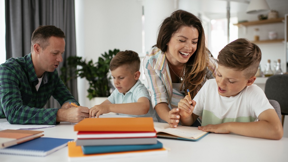 Hier können Sie sich zu allen Fragen rund um das Thema Schule beraten lassen. © iStock/Boris Jovanovic Hier können Sie sich zu allen Fragen rund um das Thema Schule beraten lassen.