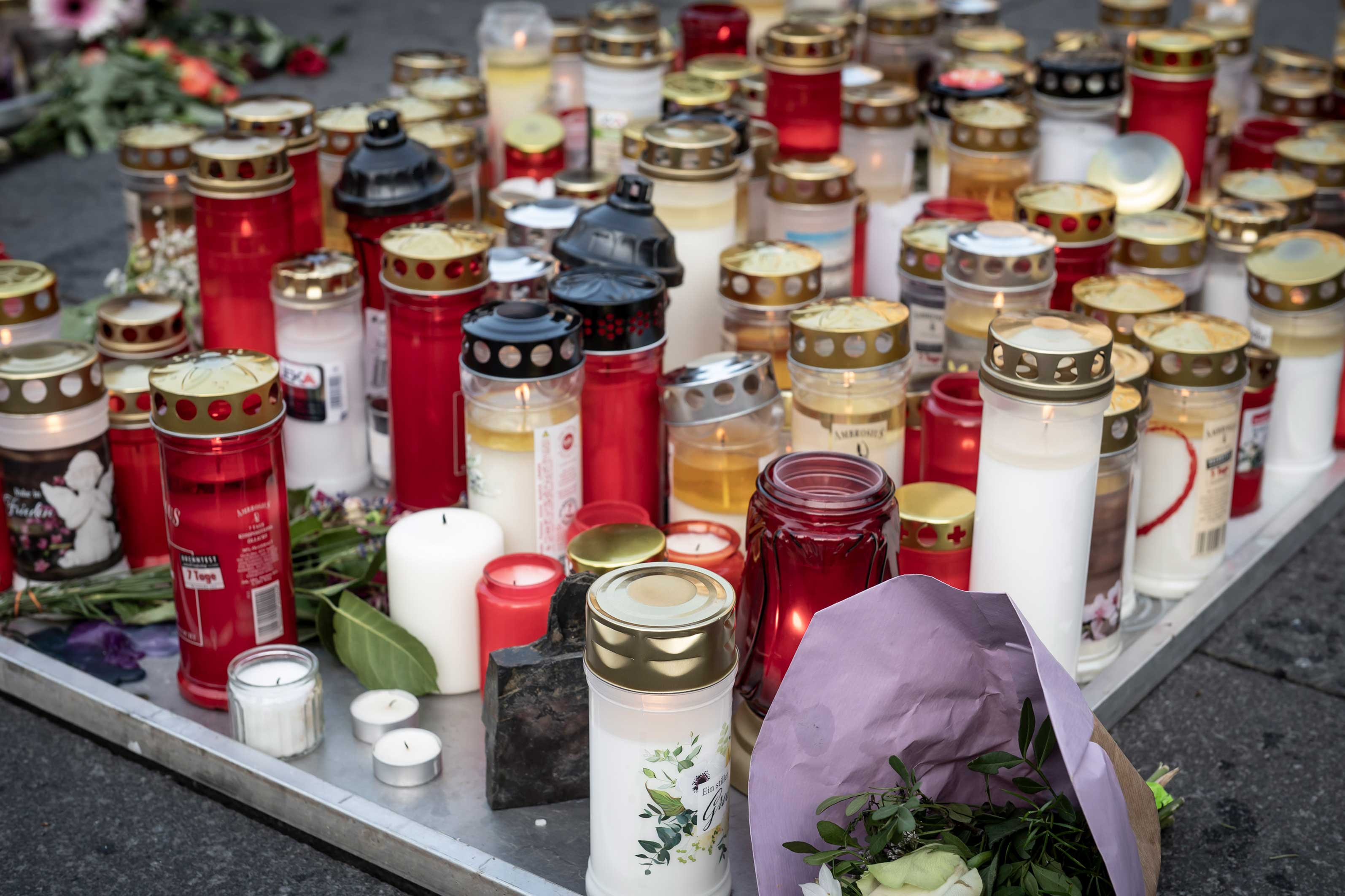 Kerzen, Blumen, Botschaften auf Zetteln - die Anteilnahme ist groß. © Stadt Graz/Fischer Kerzen, Blumen, Botschaften auf Zetteln - die Anteilnahme ist groß.