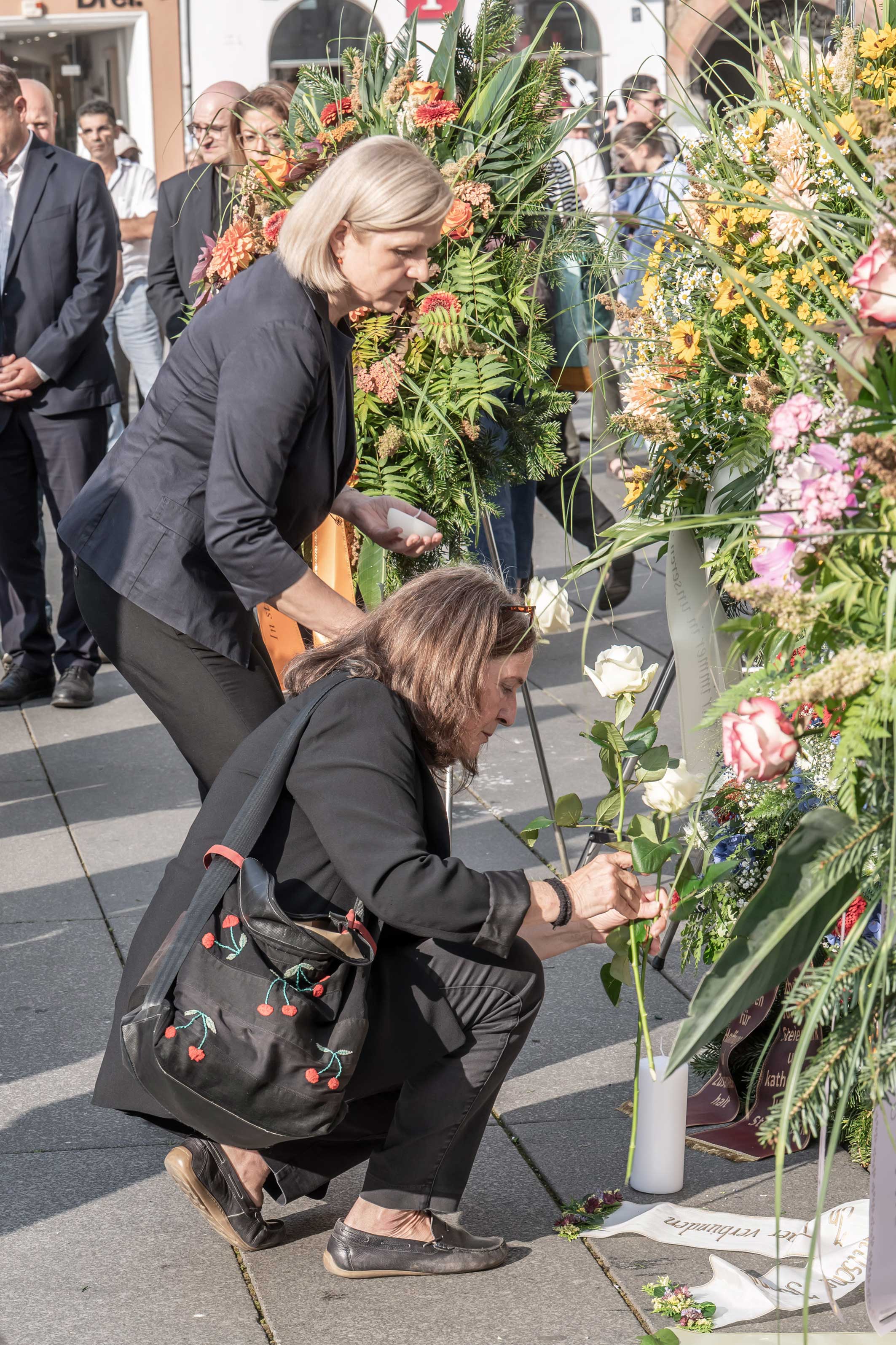 Auch Vizebürgermeisterin Judith Schwentner entzündete Kerzen. © Stadt Graz/Fischer Auch Vizebürgermeisterin Judith Schwentner entzündete Kerzen.