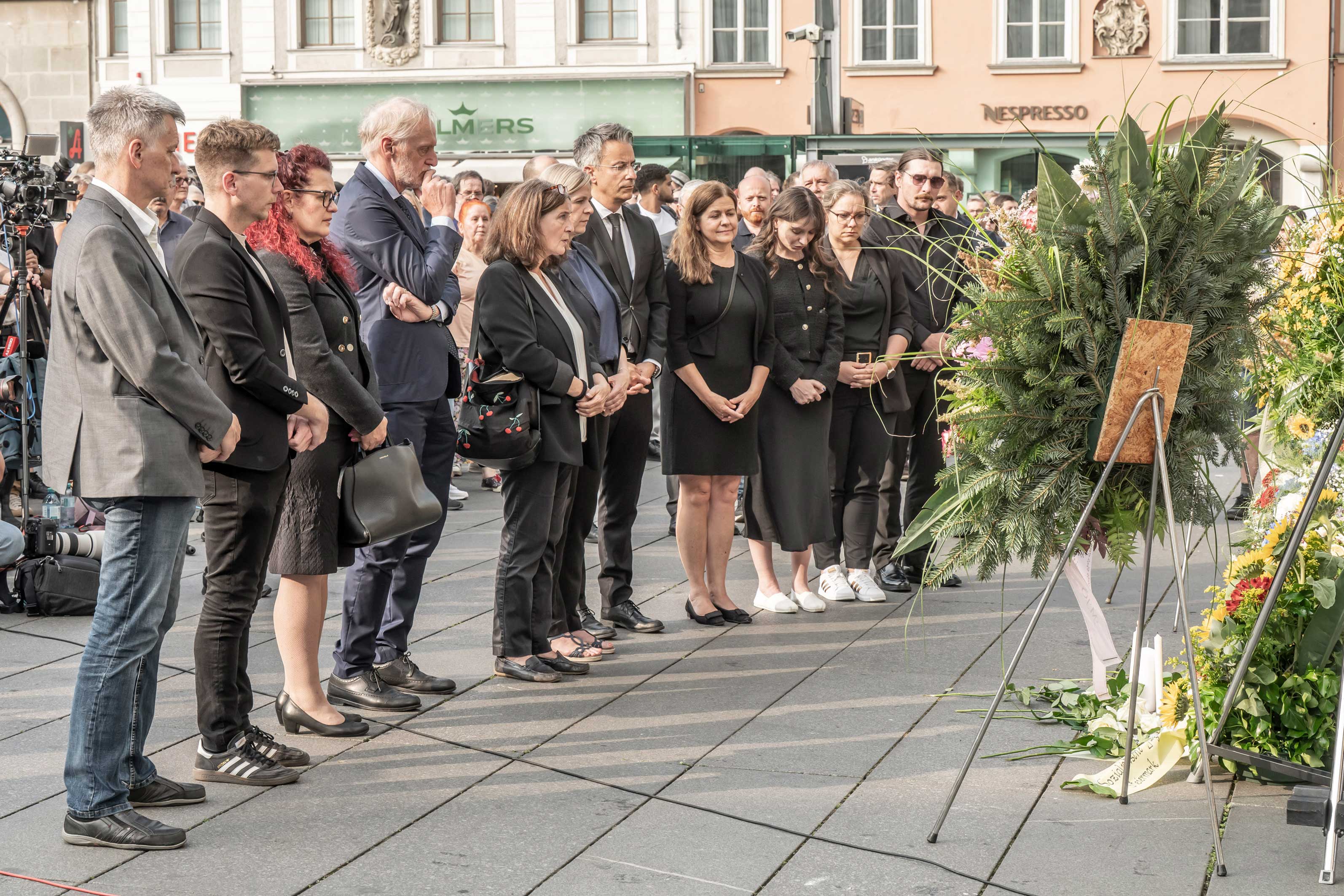 Die gesamte Stadtregierung versammelte sich in gemeinsamer Trauer. © Stadt Graz/Fischer Die gesamte Stadtregierung versammelte sich in gemeinsamer Trauer.