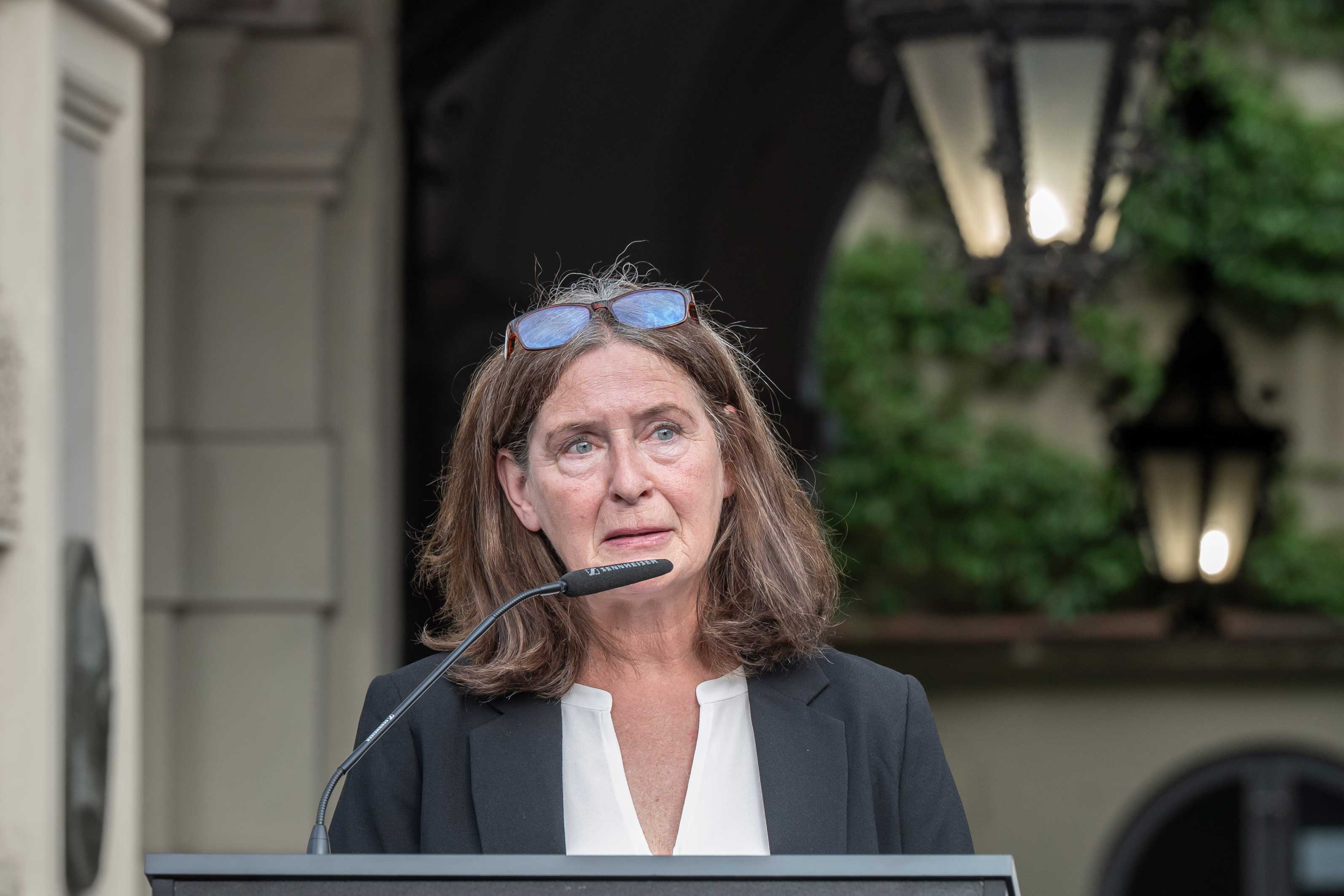Bürgermeisterin Elke Kahr zeigte sich von den Ereignissen tief berührt. © Stadt Graz/Fischer Bürgermeisterin Elke Kahr zeigte sich von den Ereignissen tief berührt.