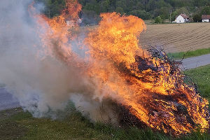 Kein Sonnwendfeuer, kein Feuer im Wald!