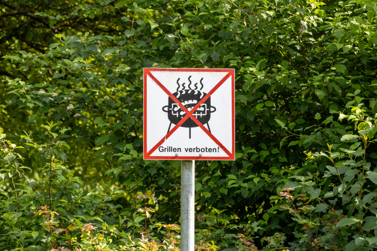 Grillverbot auf Auwiesen und Kalkleiten © AdobeStock/Karina Grillverbot auf Auwiesen und Kalkleiten