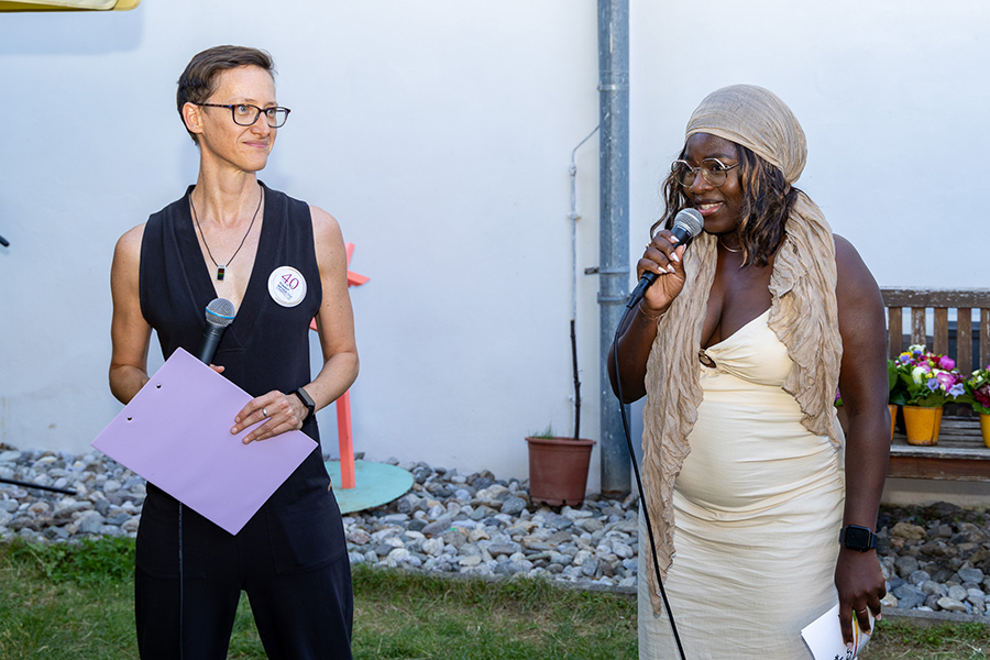 Führten durch die Veranstaltung: Eva Eli Taxacher (l.) und Adjanie Kamucote.