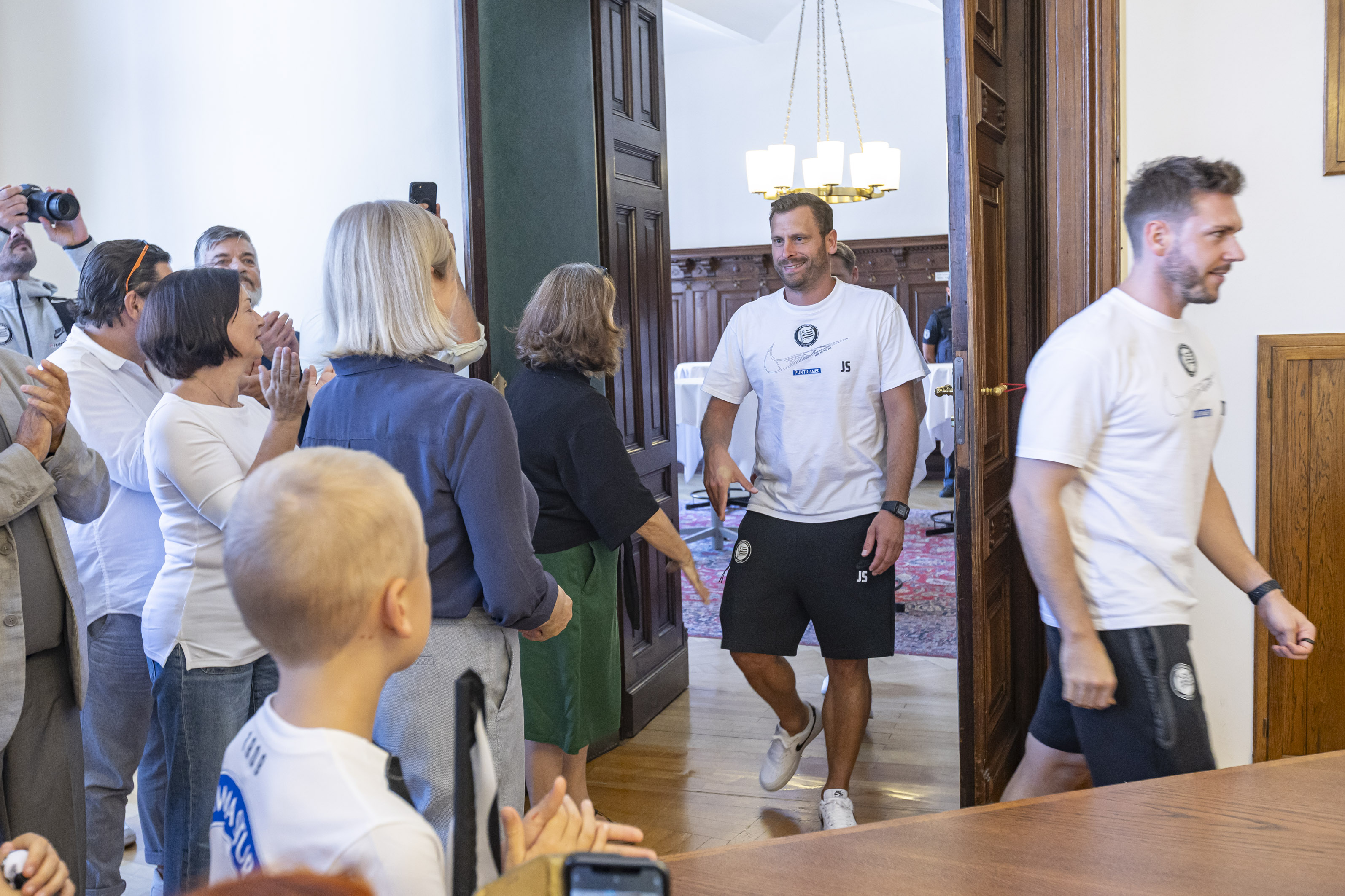 Auch Trainer Jürgen Säumel war bei dem Besuch dabei.