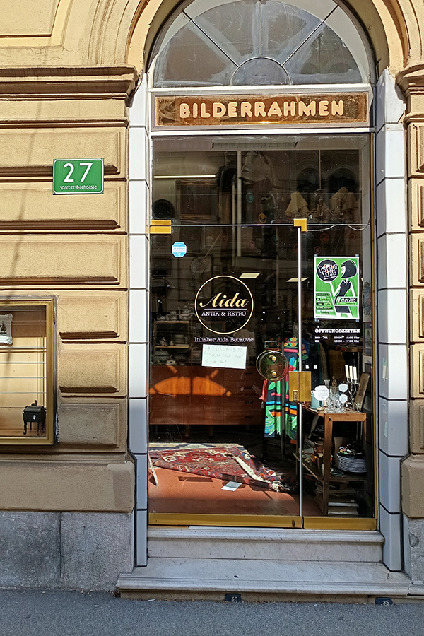 Bei Aida Antik&Retro Kostbarkeiten finden.