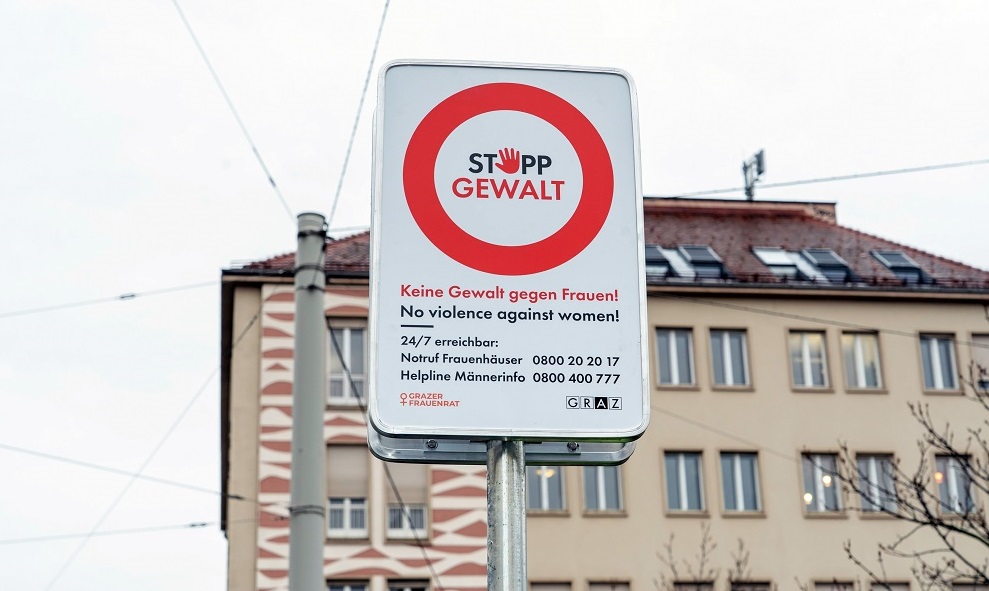 Eine von insgesamt 24 Tafeln steht am Kaiser-Josef-Platz. © Stadt Graz/Foto Fischer Eine von insgesamt 24 Tafeln steht am Kaiser-Josef-Platz.