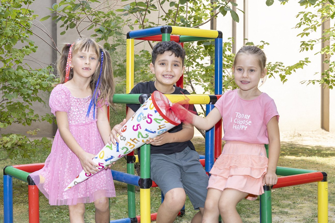 1. Schultag im Leben von Aurelia, Noah und Karina. Die drei wechseln vom Kindergarten Reininghauspark in die Volksschule Reininghaus. Wir wünschen einen tollen Start ins Schulleben.