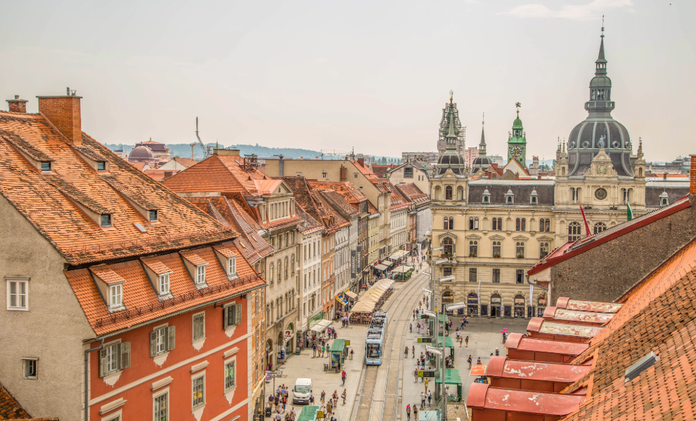 Die Altstadt-Bim wird um die Neutorlinie erweitert. © AdobeStock/Schönbacher Gerhard Die Altstadt-Bim wird um die Neutorlinie erweitert.