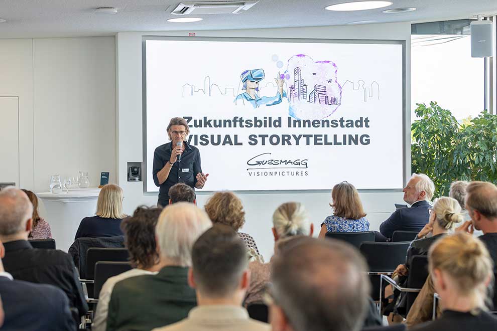 Reinhard Gussmagg stimmte die Teilnehmenden mit einer Keynote auf den Workshop ein. © Stadt Graz/Fischer Reinhard Gussmagg stimmte die Teilnehmenden mit einer Keynote auf den Workshop ein.