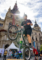 Kunststück – am Europaweiten Autofreien Tag wird der Hauptplatz zum Parcours für die aktive Mobilität.