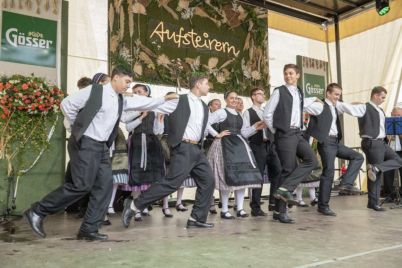 Tanz der Gymnasiast:innen.