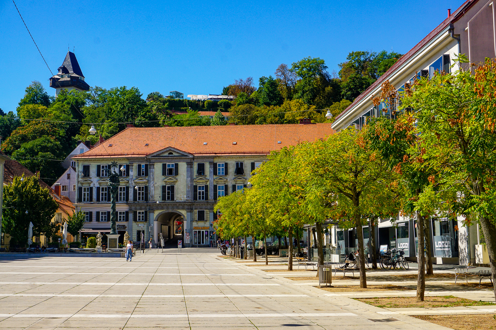 Blick auf den Karmeliterplatz von Osten aus