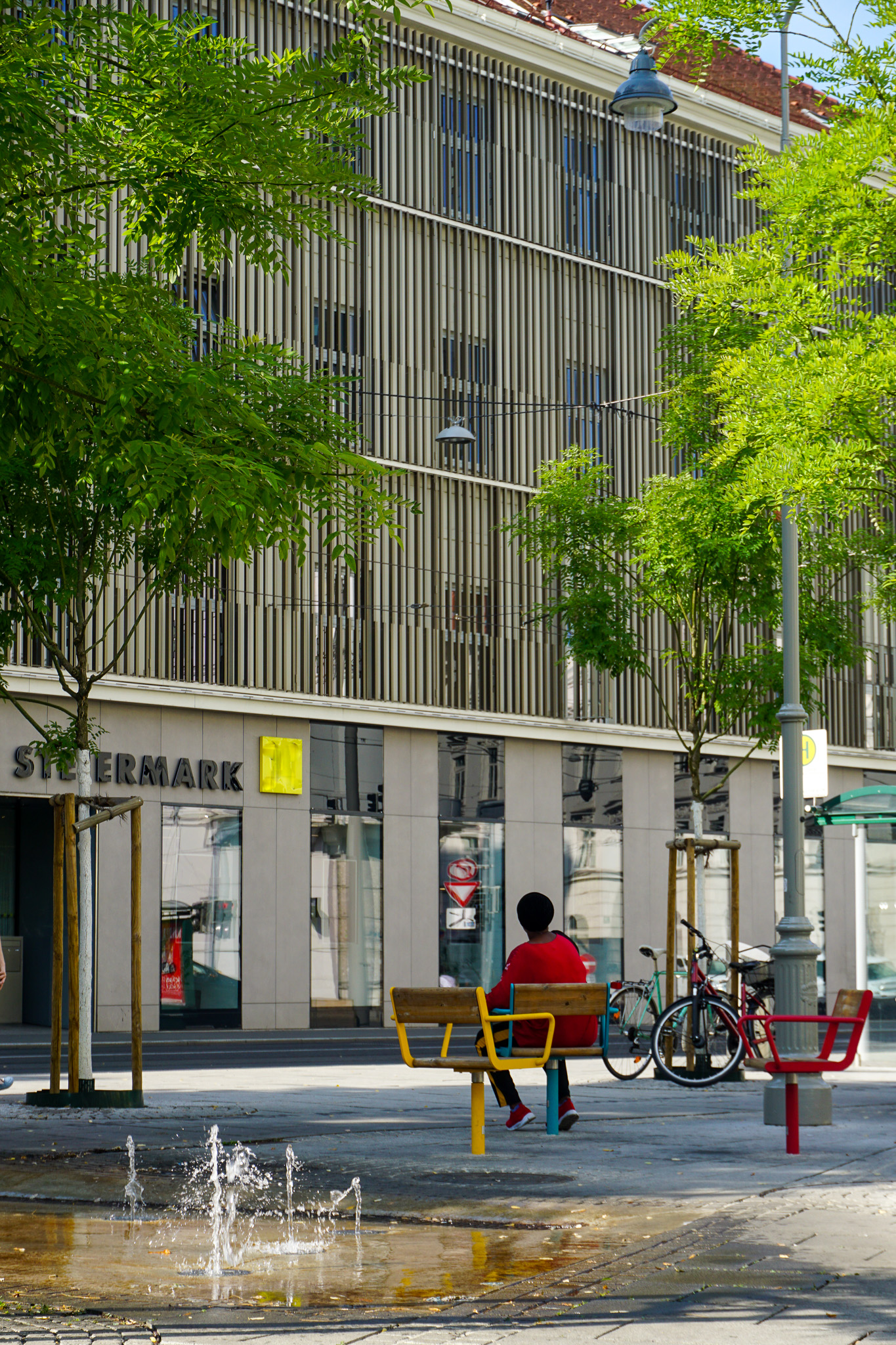 Neue Drehsessel im Zentrum des Platzes 