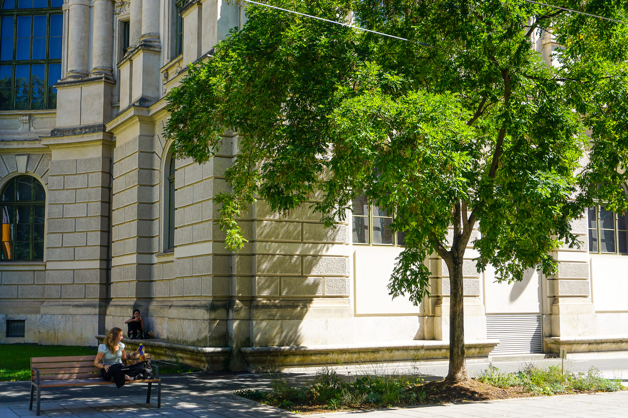 Bereich vor dem Universalmuseum Joanneum, Miramondo-Sitzbank
