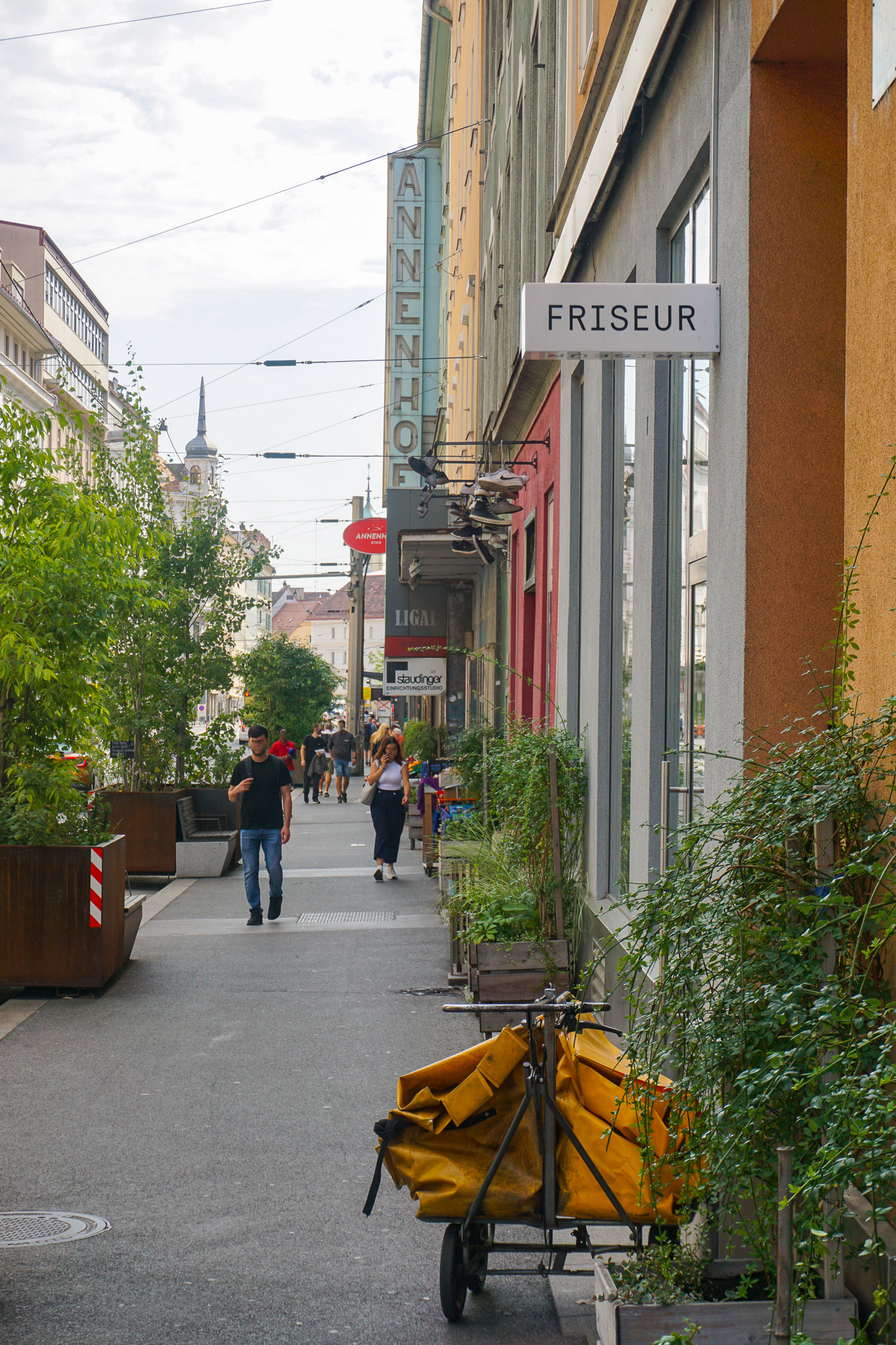 Blick Richtung Osten, Begrünter Bereich Annenhofkino