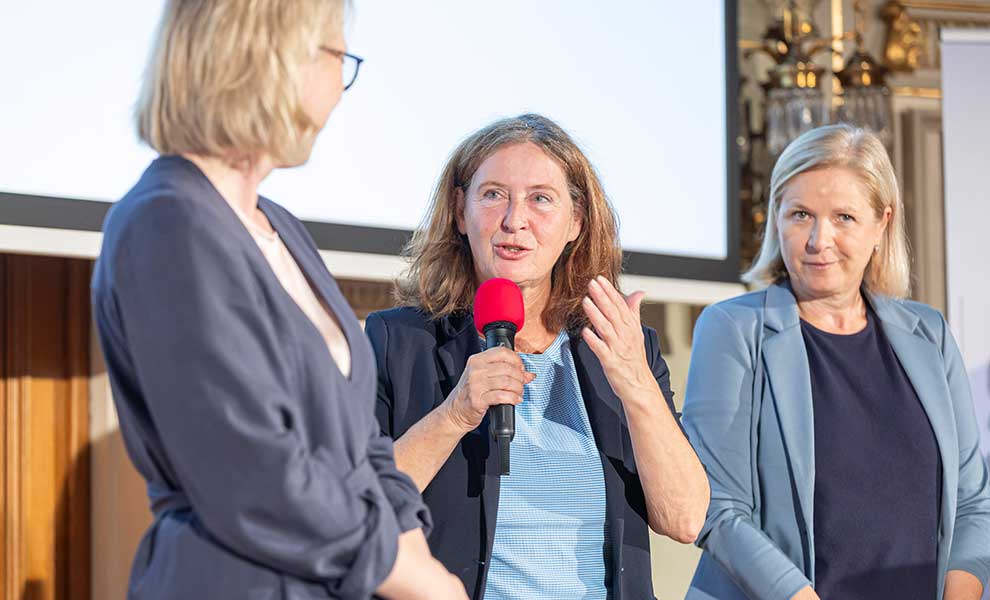 V.l.: Cornelia Breuß (BMIMI), Elke Kahr, Judith Schwentner