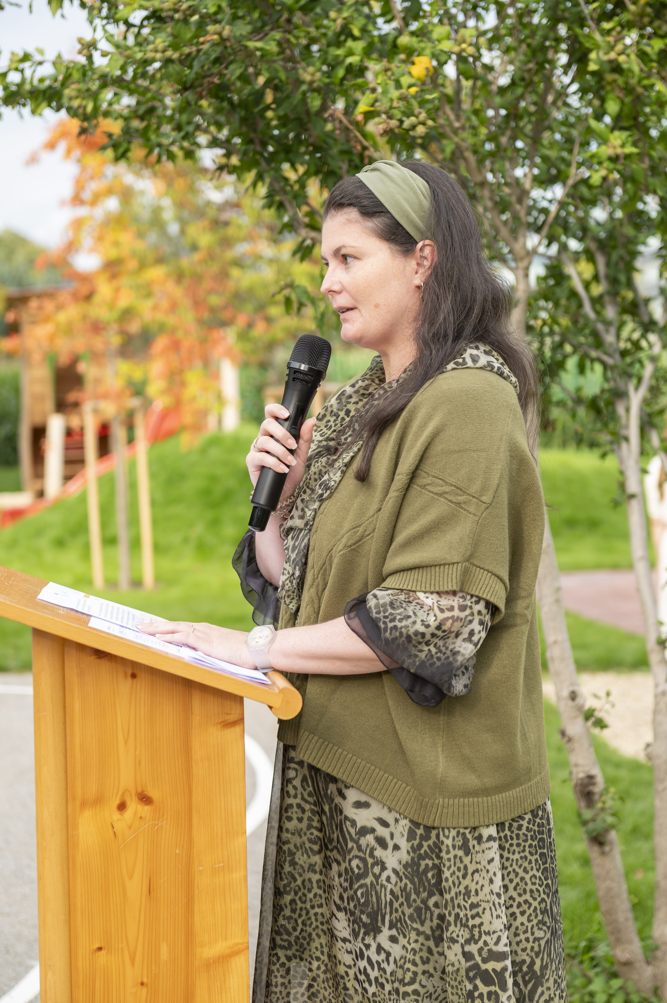 Elisabeth Binder, Geschäftfsführerin des Vereins für Franziskanische Bildung, blickte der guten Zusammenarbeit entgegen.