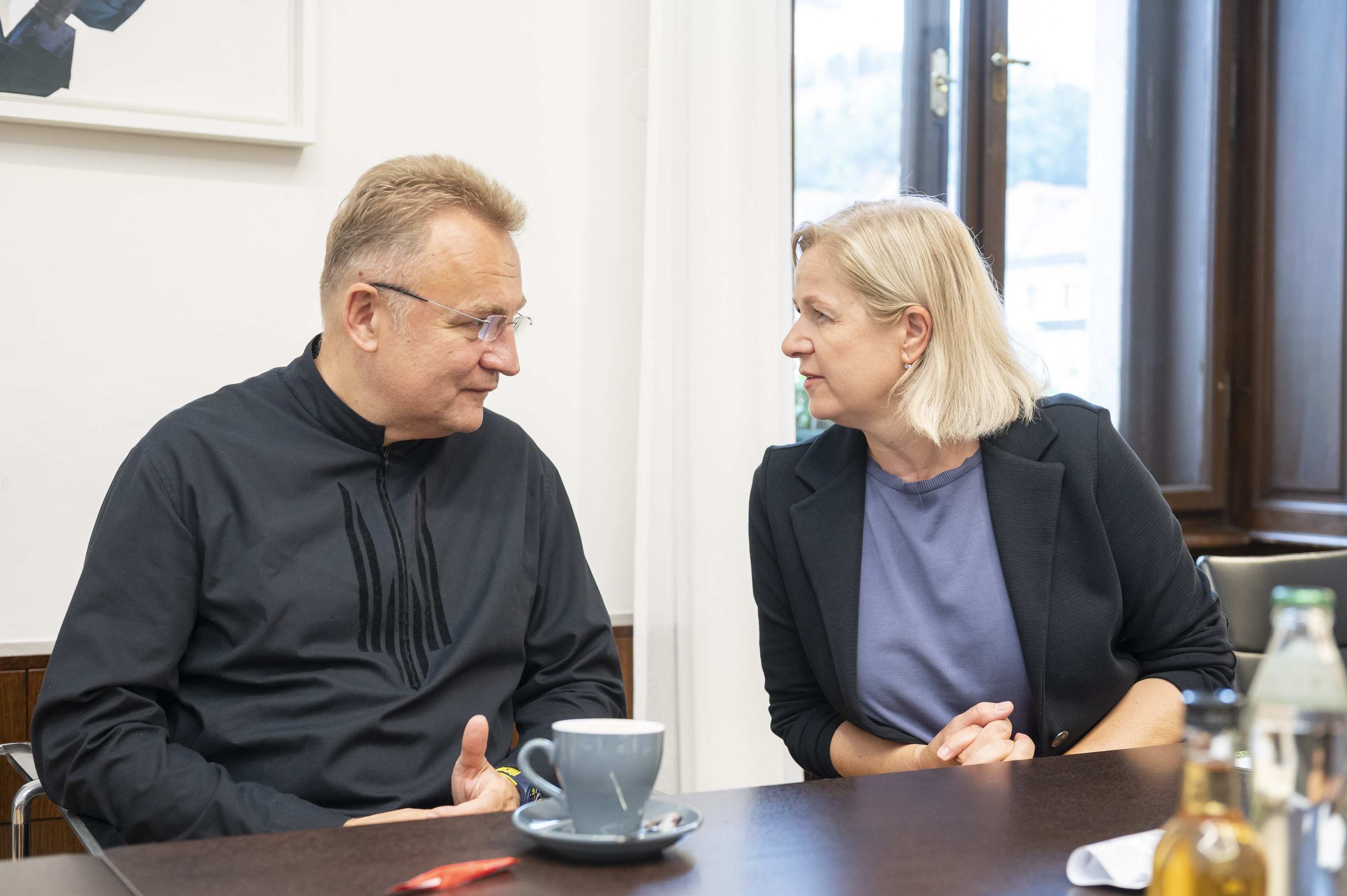 Vizebürgermeisterin Judith Schwentner im Gespräch mit Lvivs Bürgermeister Andriy Sadovyy.