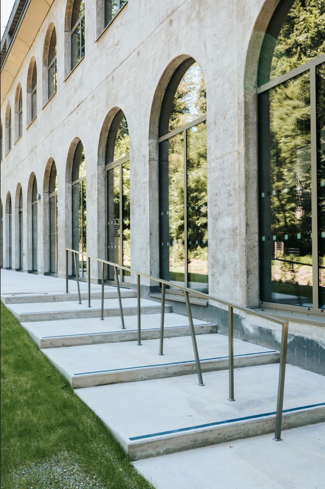 Das neue Universitätsgebäude ganz im Zeichen von Tradition und Moderne.