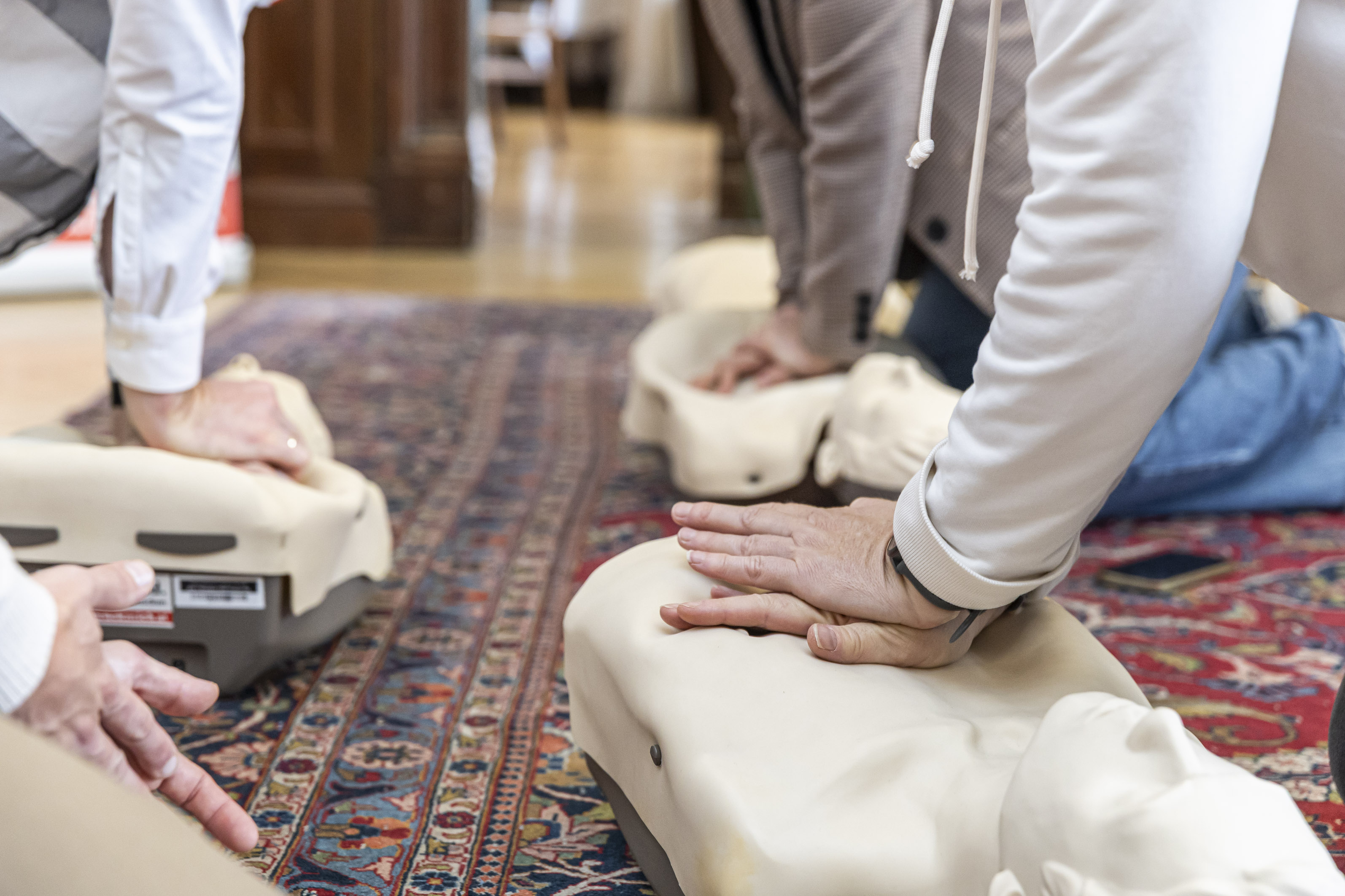 Im Notfall: Rufen - Drücken - Schocken"
