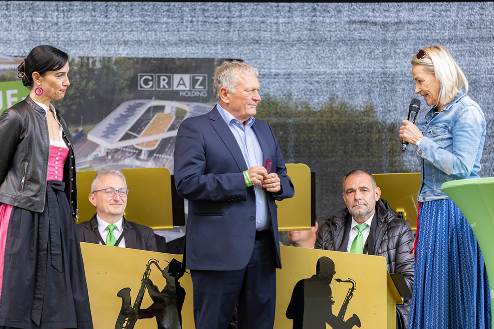 Wortspenden von CEO Holding Graz Wolfgang Malik und Spartenbereichsleiterin Alice Loidl