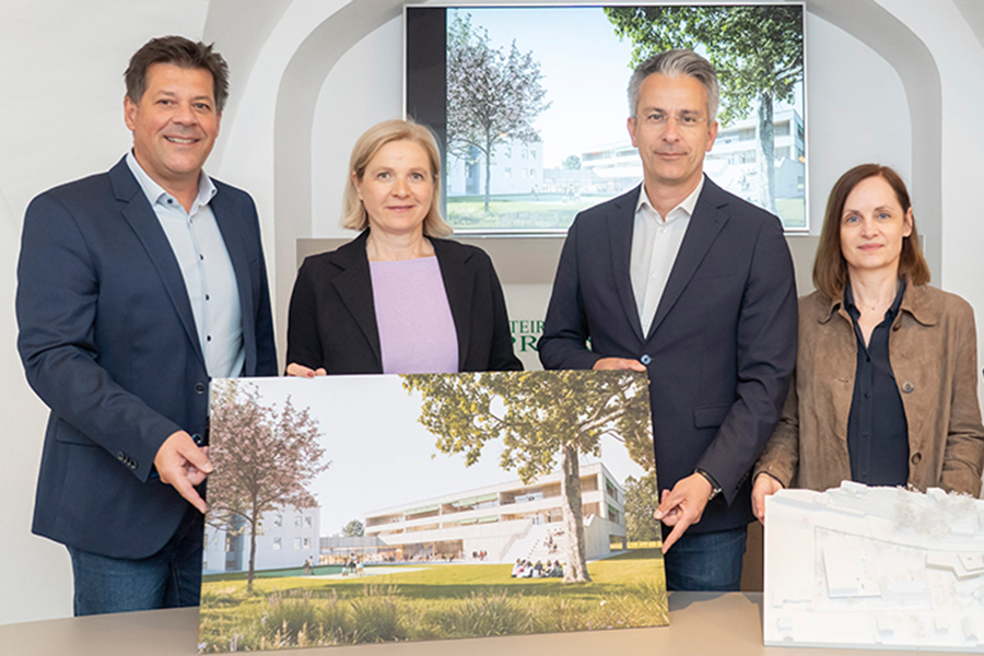 Graz baut auf Bildung: Bertram Werle, Judith Schwentner, Kurt Hohensinner und die Siegerin Monika Arnberger-Scharmitzer. © Stadt Graz/Fischer Graz baut auf Bildung: Bertram Werle, Judith Schwentner, Kurt Hohensinner und die Siegerin Monika Arnberger-Scharmitzer.
