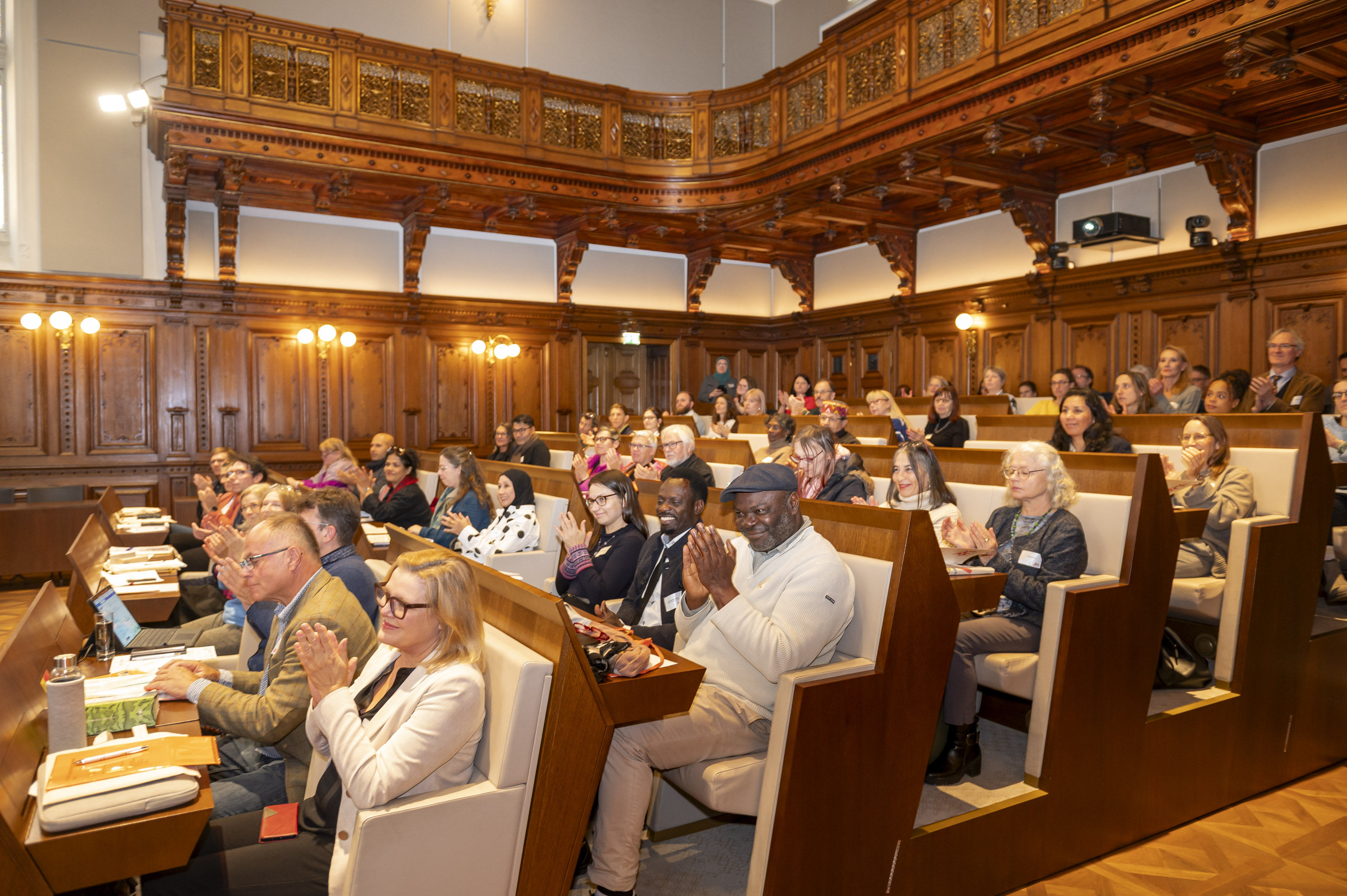 Tagung mit voll besetztem Gemeinderatssaal © Stadt Graz/Fischer Tagung mit voll besetztem Gemeinderatssaal