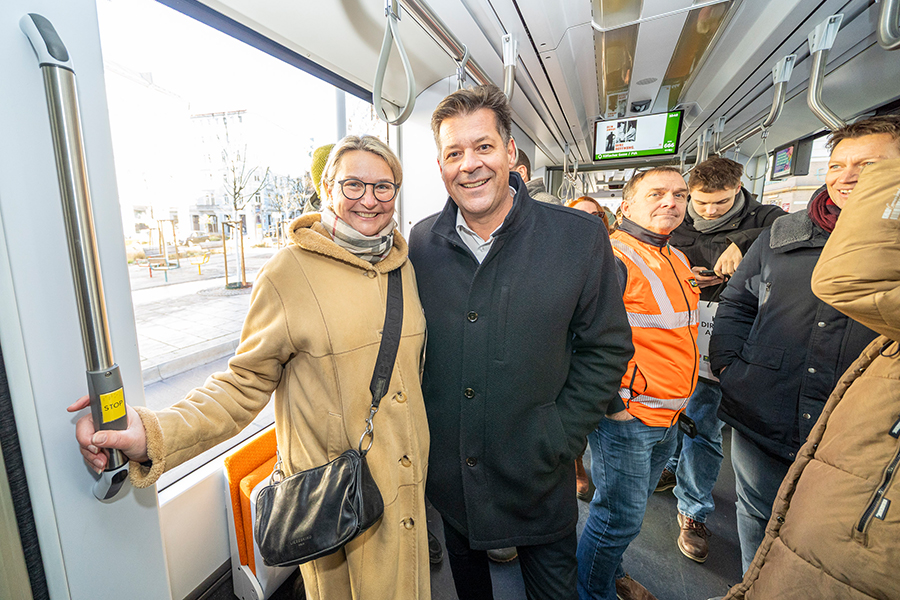 Großer Bahnhof bei der prominenten Probefahrt der Neutorlinie – Holding Graz-Projektleiterin Sabine Kreuter mit Stadtbaudirektor Bertram Werle