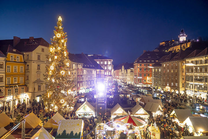 Die Weihnachtsbeleuchtung in der Grazer Innenstadt ist seit dem ersten Adventsamstag um eine funkelnde Attraktion reicher.